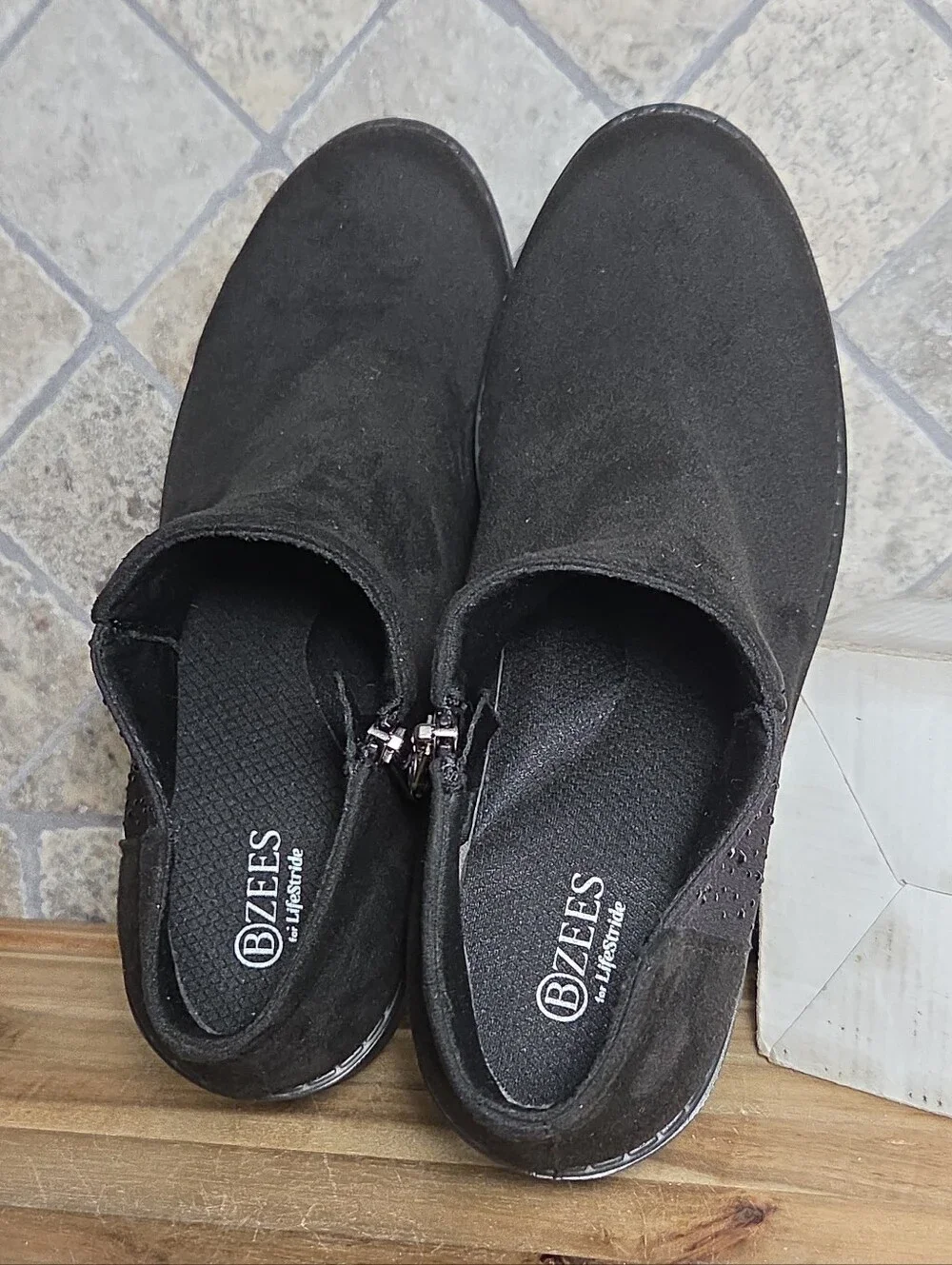 Bzees Outstanding Sparkle Machine Washable Bootie Black 9.5 M